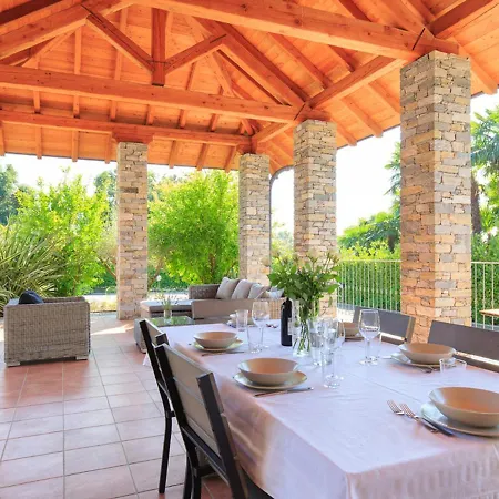 Sleeps 8 Pool Air Con Wifi *
